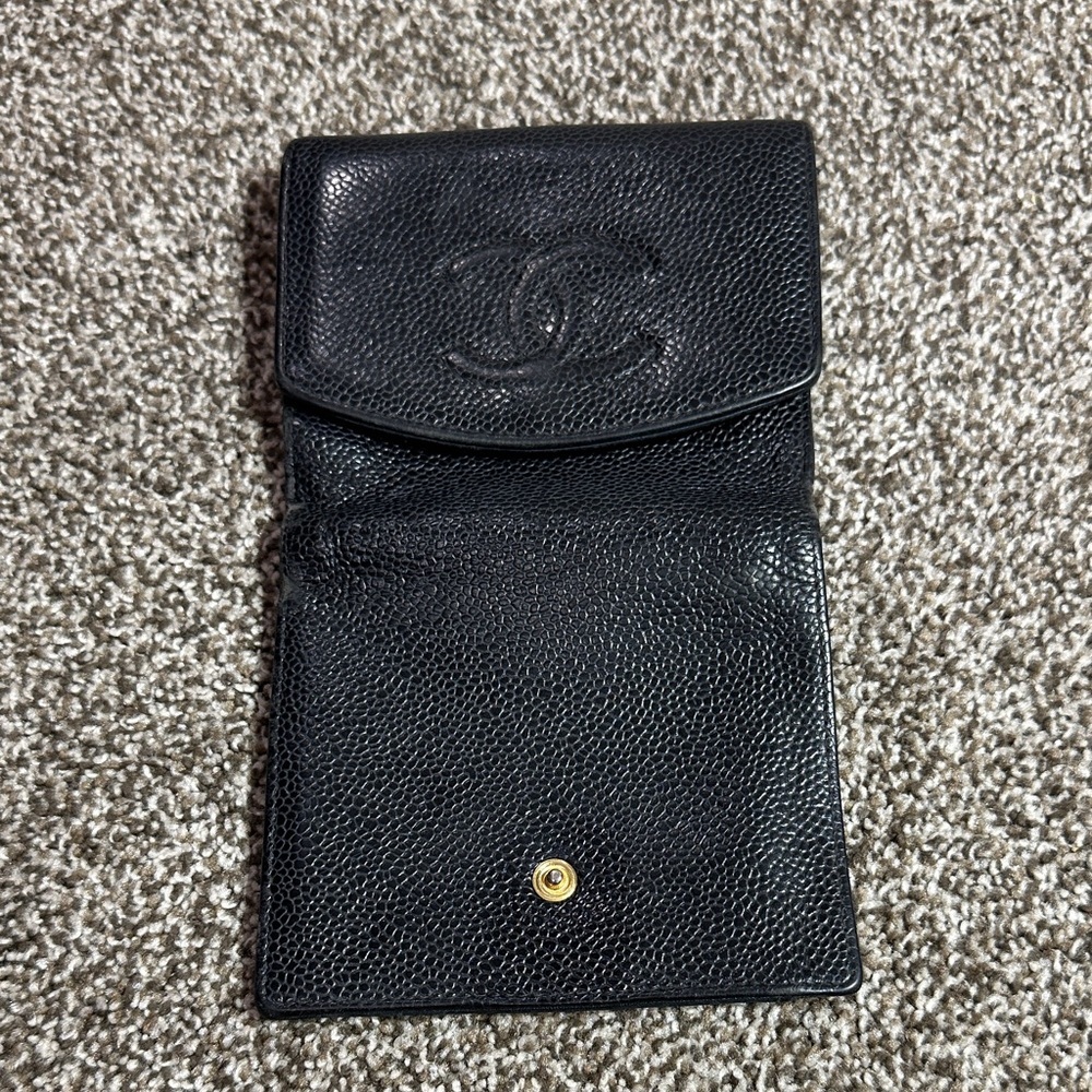 CHANEL AUTHENTIC Black Caviar Leather Card Holder with Embossed CC - Picture 13 of 16